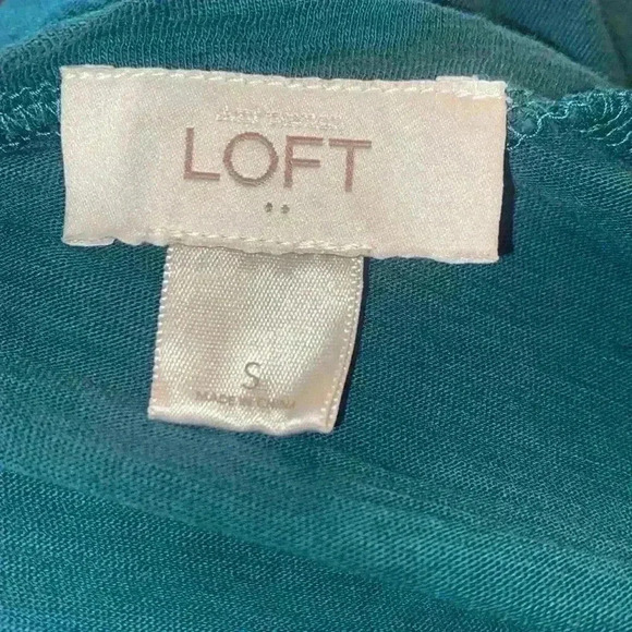 Ann Taylor Loft Green Blouse with ruffle detail down front size small - Picture 4 of 4